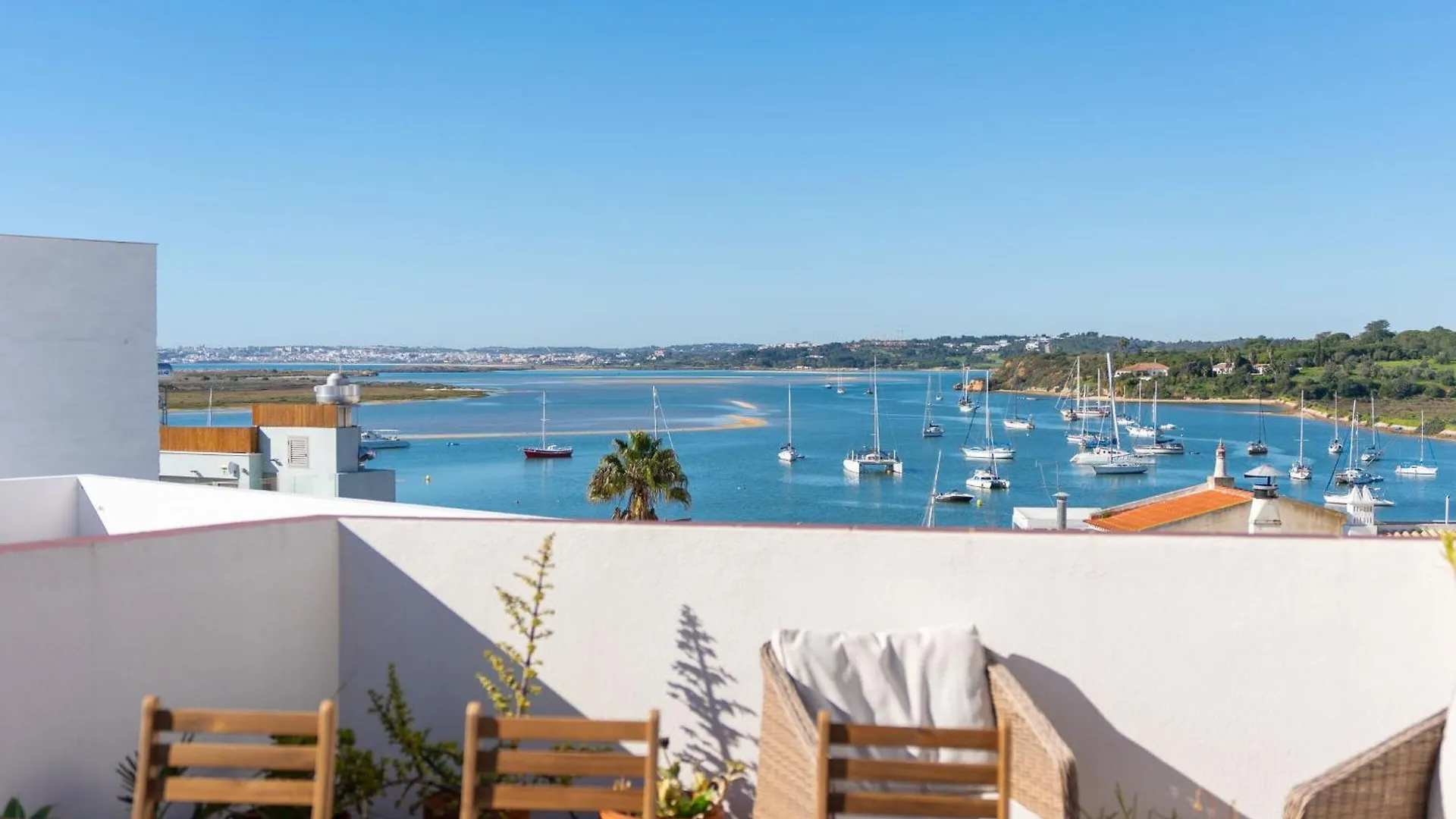 Wonderful 3 Bdr Duplex W/ Terrace By Lovelystay Alvor 0*,