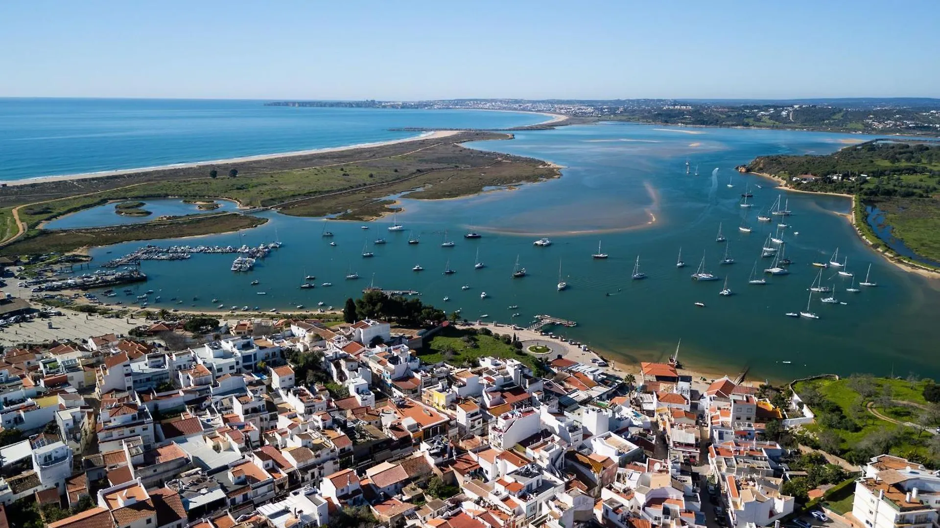 Wonderful 3 Bdr Duplex W/ Terrace By Lovelystay Alvor Portugal