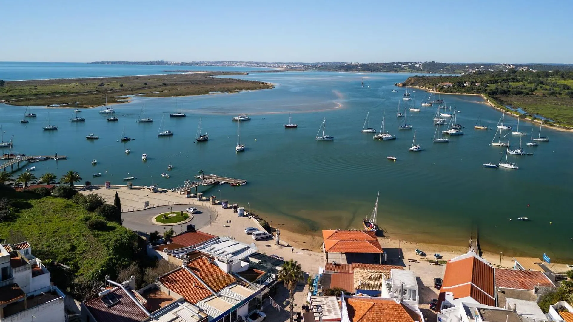 Wonderful 3 Bdr Duplex W/ Terrace By Lovelystay Alvor